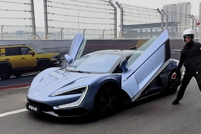 Jajal Kecanggihan Mobil-mobil BYD di Zhengzhou China