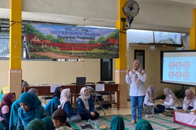 Dosen FKH UNAIR Pimpin Edukasi Pencegahan DBD melalui 3M Plus di Desa Mojopuro Wetan - Universitas Airlangga Official Website