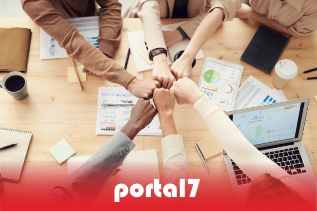 Teknologi sebagai Akselerator Kemajuan: Kunci Produktivitas Era Digital