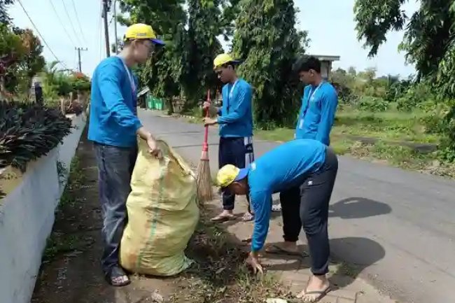GEDANGAN LESTARI: Bersih Hari Ini, Sehat Esok Sebagai Implementasi SDG 3 Oleh BBK 7 Desa Gedangan - Universitas Airlangga Official Website