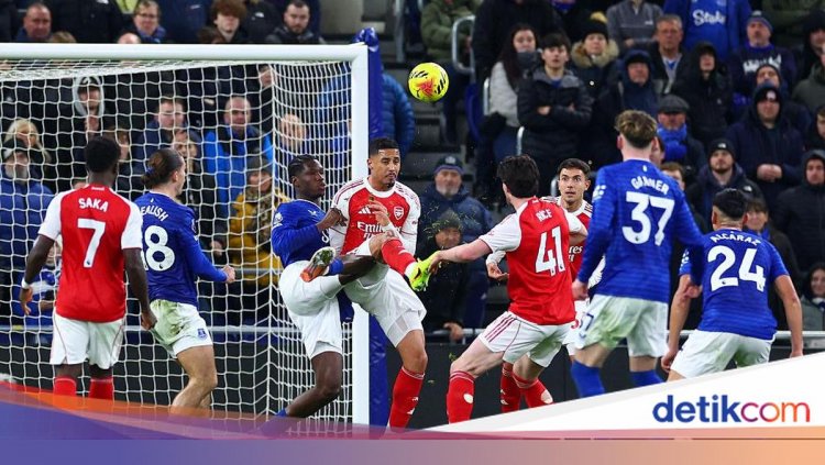 Wasit & VAR Dinilai Bikin Kesalahan yang Untungkan Arsenal
