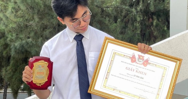 Lulusan Teknologi Informasi dengan nilai tertinggi itu langsung diterima bekerja di sebuah perusahaan mikrochip.