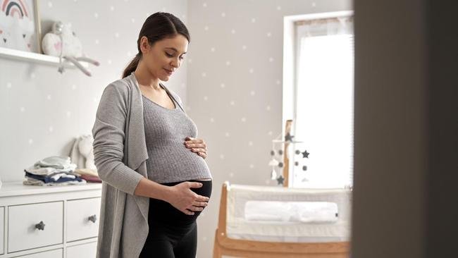 Bisakah Bayi di Kandungan Merasakan Usapan Perut Ibunya? Simak Penjelasan Pakar