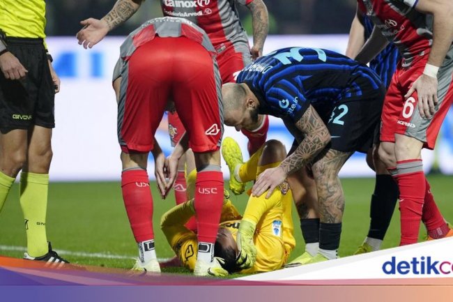 Pelatih Cremonese Dag-dig-dug Lihat Emil Audero Kena Flare