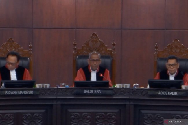 Adies Kadir mulai bersidang di MK - ANTARA News Jawa Timur