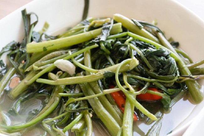 Makan Kangkung Bikin Ngantuk? Ini Fakta di Balik Mitosnya