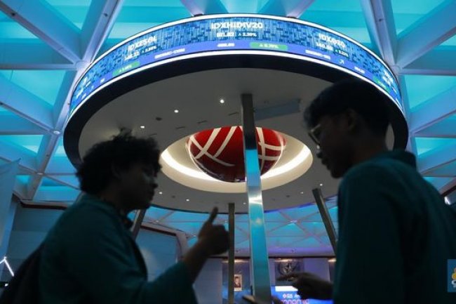 IHSG Naik 1% Tembus Level 8.222