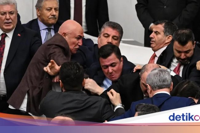 Ricuh! Anggota Parlemen Turki Adu Jotos Gegara Menteri Baru Erdogan