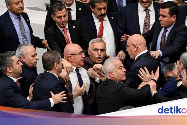 Adu Jotos di Parlemen Turki Buntut Erdogan Tunjuk Menteri Baru