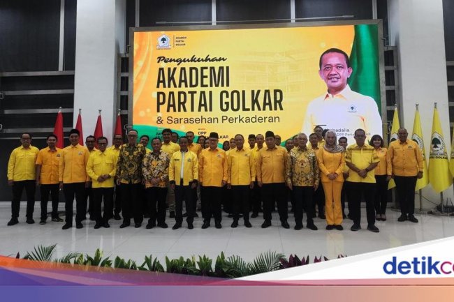 Bahlil Lantik Pengurus Akademi Partai Golkar, Hajriyanto Thohari Jadi Direktur