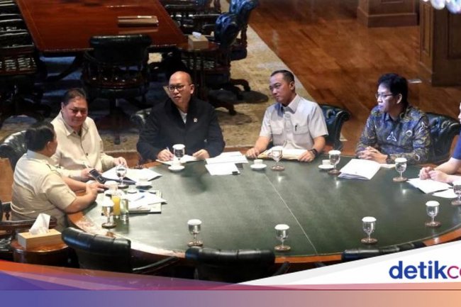 Prabowo Rapat Bareng Rosan hingga Purbaya di Hambalang Minggu Malam