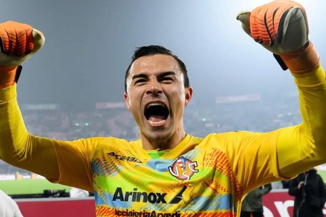 Dapat Rating Gila 9,3, Emil Audero Masih Kalah dari Kiper Genoa