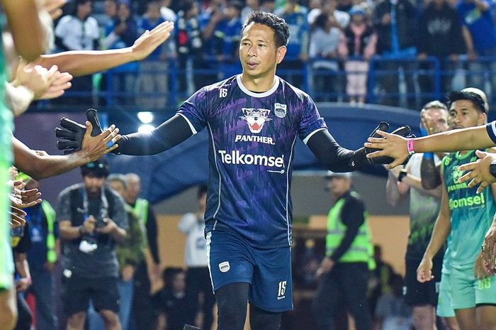 RESMI - Adam Przybek Dicoret, Persib Daftarkan Legenda 44 Tahun yang Sudah Pensiun untuk Akali Slot Kiper