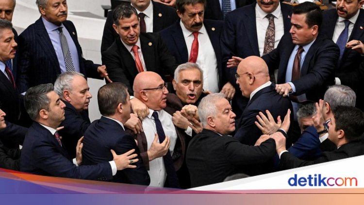 Adu Jotos di Parlemen Turki Buntut Erdogan Tunjuk Menteri Baru