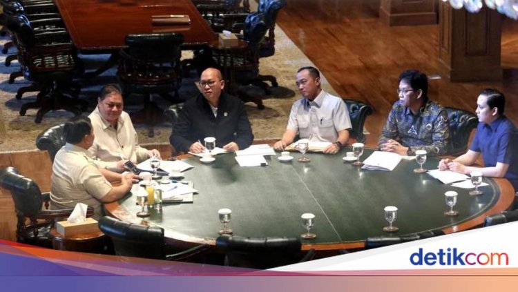 Prabowo Rapat Bareng Rosan hingga Purbaya di Hambalang Minggu Malam